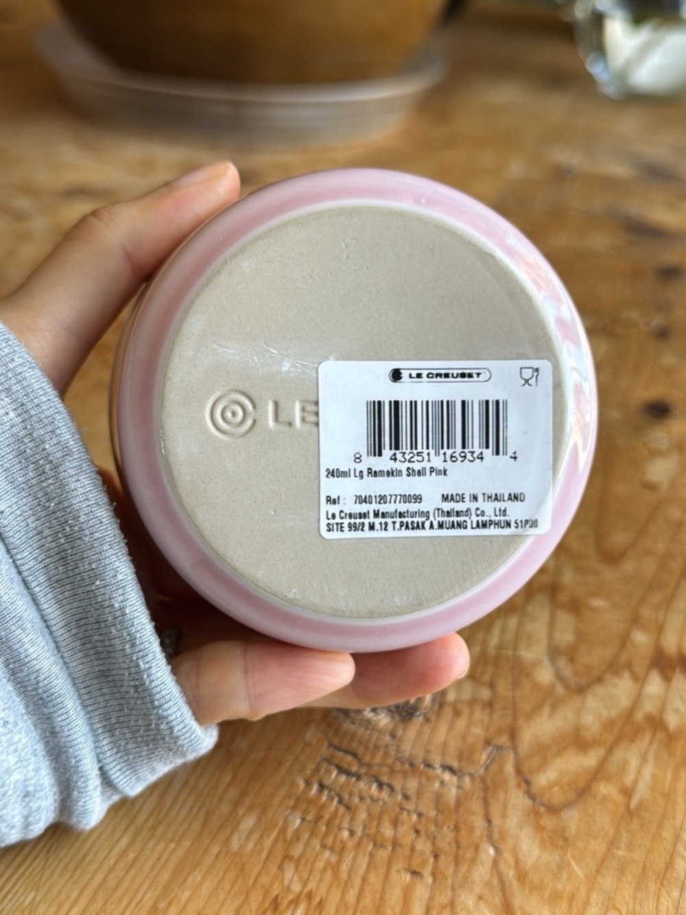 Le Creuset Ramekin Shell Pink - Picture 2 of 3